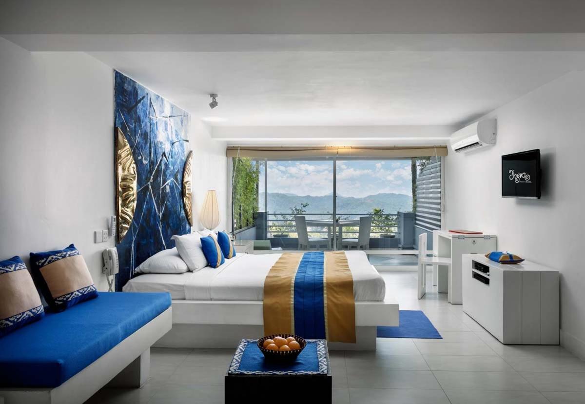 The Theva Residency Hotel Канди Екстериор снимка