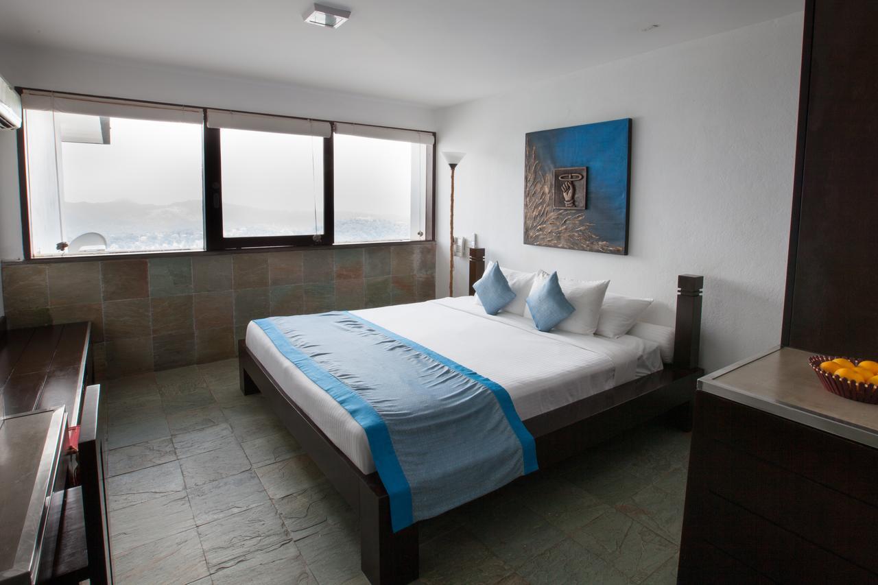 The Theva Residency Hotel Канди Екстериор снимка