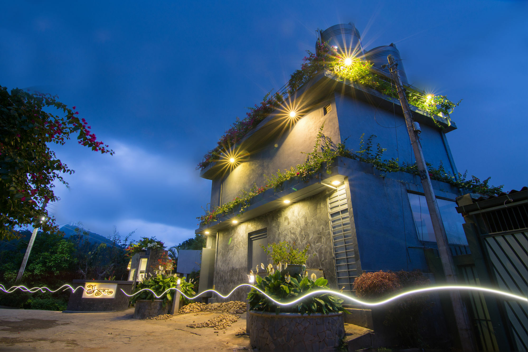The Theva Residency Hotel Канди Екстериор снимка