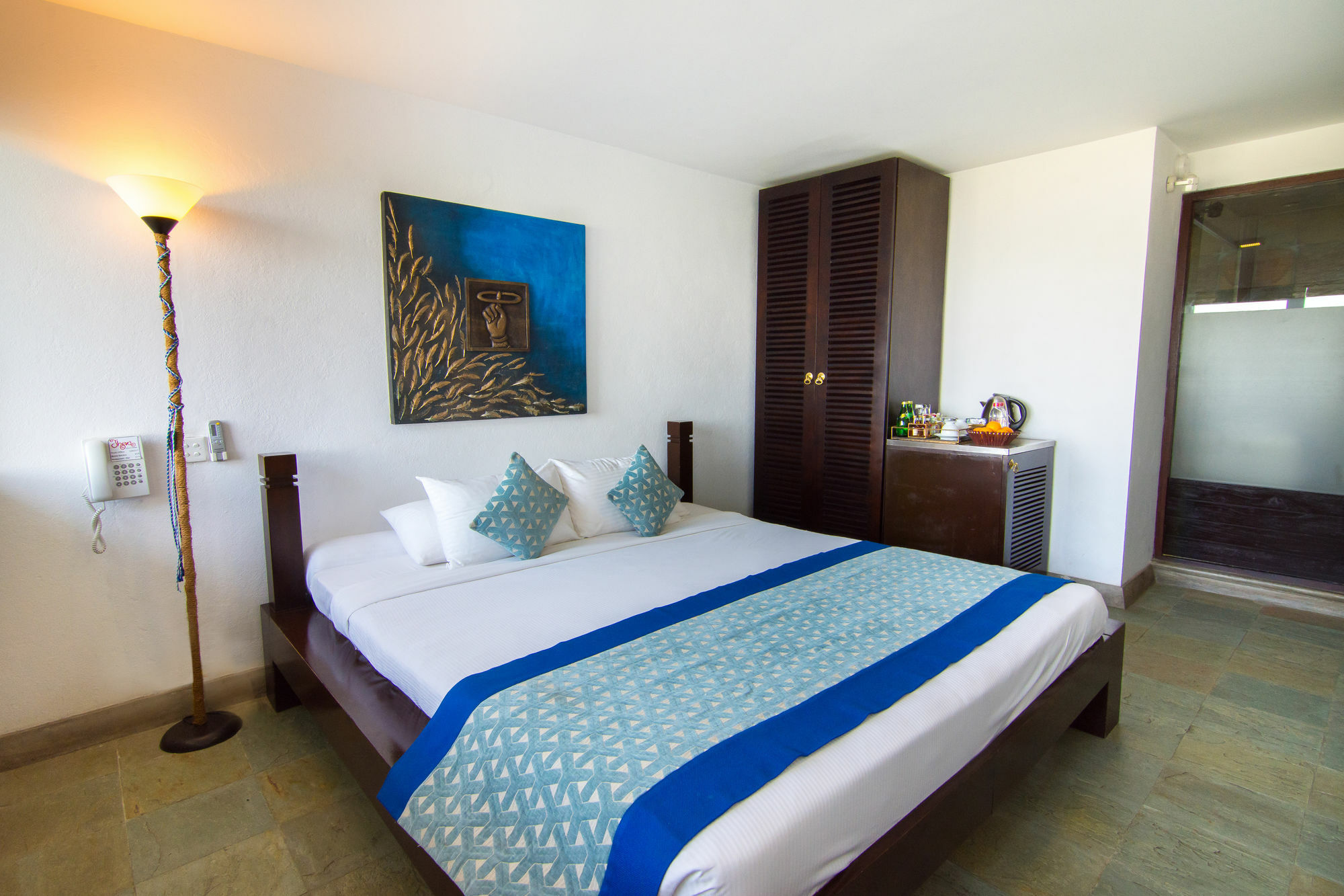 The Theva Residency Hotel Канди Екстериор снимка