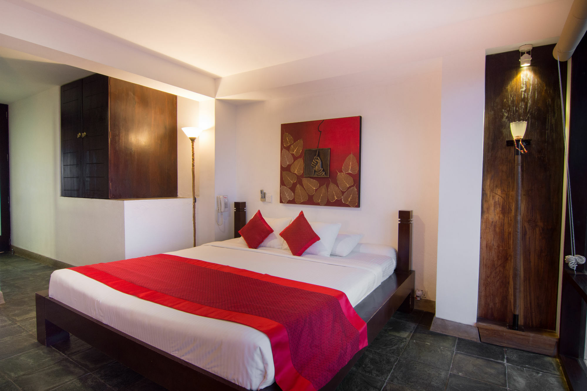 The Theva Residency Hotel Канди Екстериор снимка