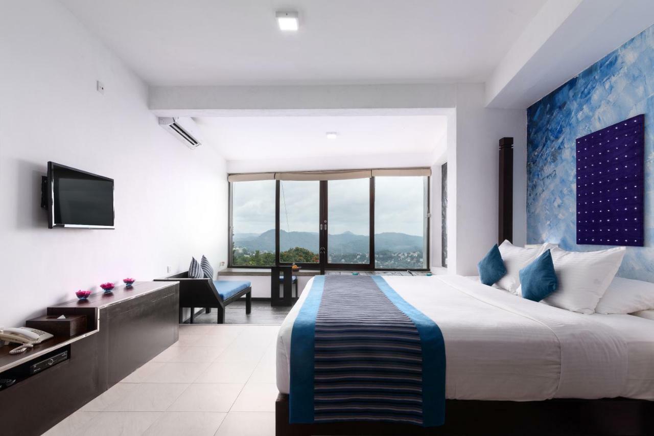 The Theva Residency Hotel Канди Екстериор снимка